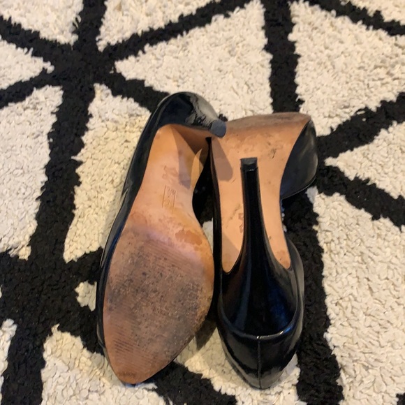 Black, used, good condition Steven by Steve Madden black heels. Size 6 - Picture 6 of 6